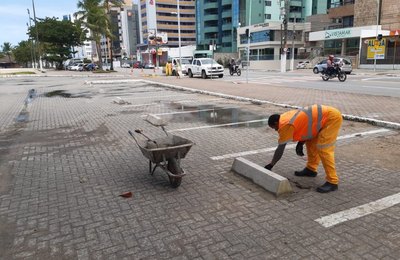 SMTT segue ordenando vagas de estacionamento de turismo na orla