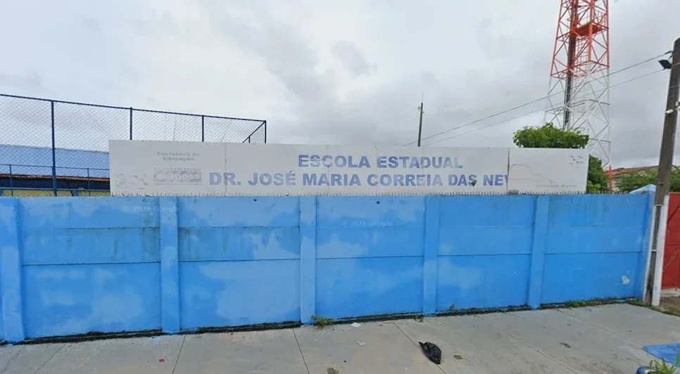 Escola Estadual Doutor José Maria Correia das Neves em 2022: Unidade estadual localizada no Prado será fiscalizada após denúncia sobre possíveis problemas estruturais. - Foto: Reprodução/Google Street View