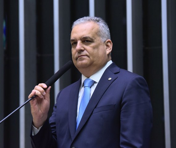 Alfredo Gaspar comunica a Alexandre de Moraes adiamento de visita a Jair Bolsonaro