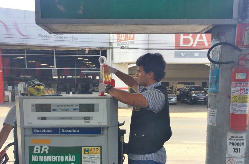 Procon Arapiraca realiza análise sobre o preço do litro de gasolina comum