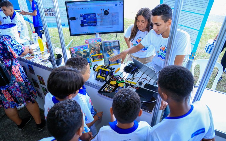 Escolas estaduais apresentam 60 projetos científicos em Penedo e Porto Calvo