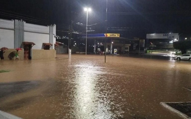 Quatro meses depois, São José da Laje sofre novamente com fortes chuvas e alagamentos