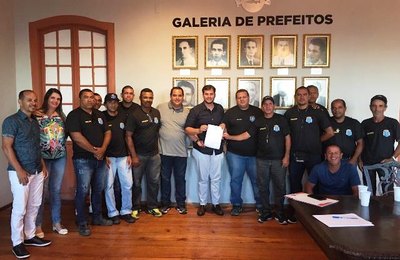 Prefeito Cacau envia projetos a Câmara de Vereadores que valorizam vigilantes da Educação e agentes de saúde 