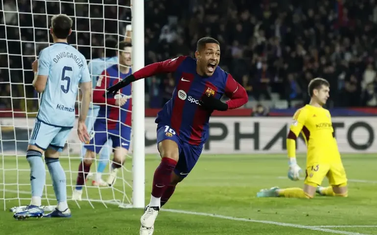 Vitor Roque tem suspensão mantida e desfalca o Barcelona diante do Granada, no Espanhol