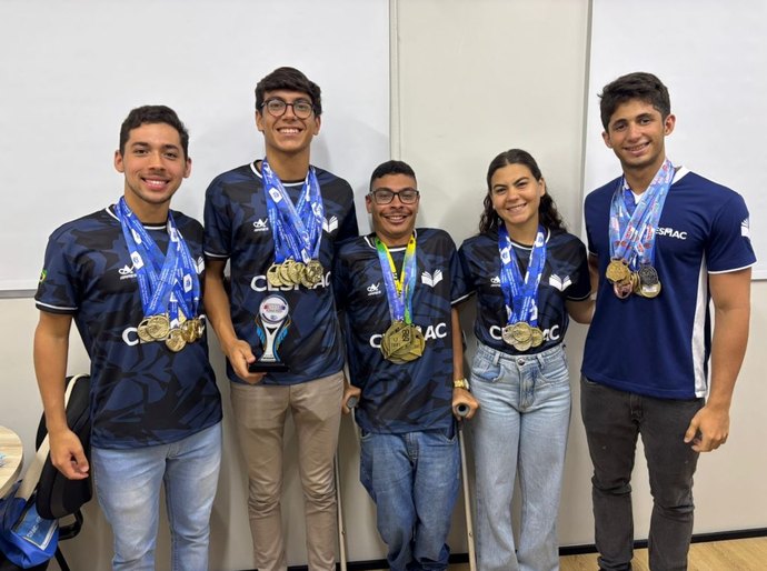 Cesmac celebra desempenho excepcional dos atletas da natação em 2025