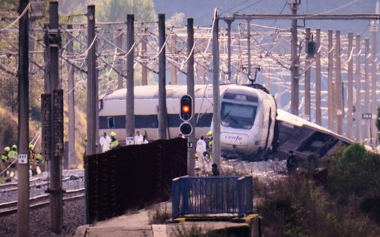 Rússia envia condolências após acidente de trem que deixou 40 mortos na Espanha