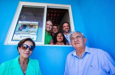 Em Poço das Trincheiras, Governo de Alagoas entrega casas a quilombolas e sementes a agricultores