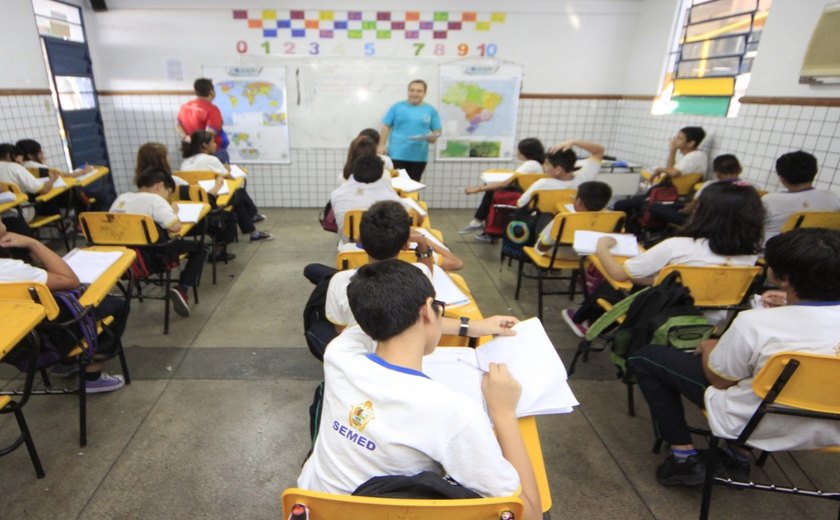 Trabalhar educação financeira na escola forma adultos mais conscientes