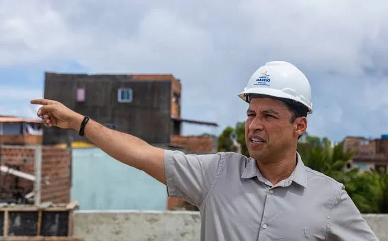 Morte de motoqueiro explorada politicamente por Rodrigo Cunha ocorreu em via sob responsabilidade da prefeitura de Maceió