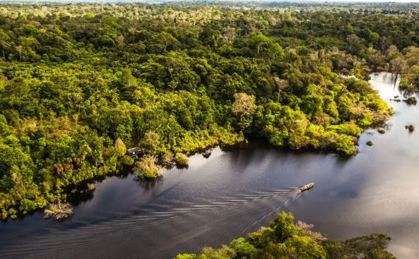 Avançam obras de dragagem nos rios Amazonas e Solimões