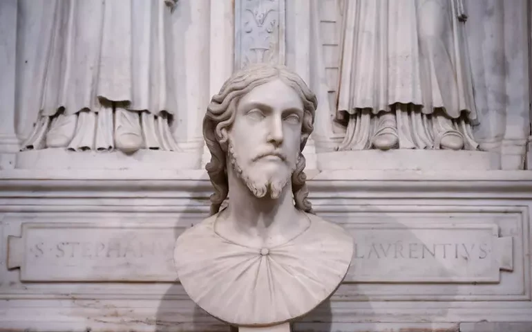 Busto de Cristo Salvador em igreja de Roma é atribuído a Michelangelo
