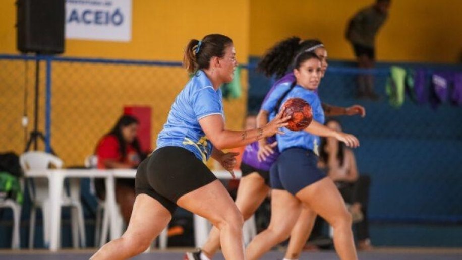 Ginásio Arivaldo Maia sedia competição de Handebol Infantil Feminino, em Maceió