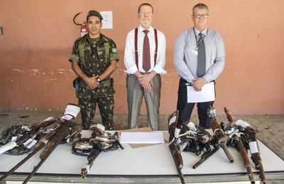Corregedor entrega mais 250 armas de fogo ao Exército 
