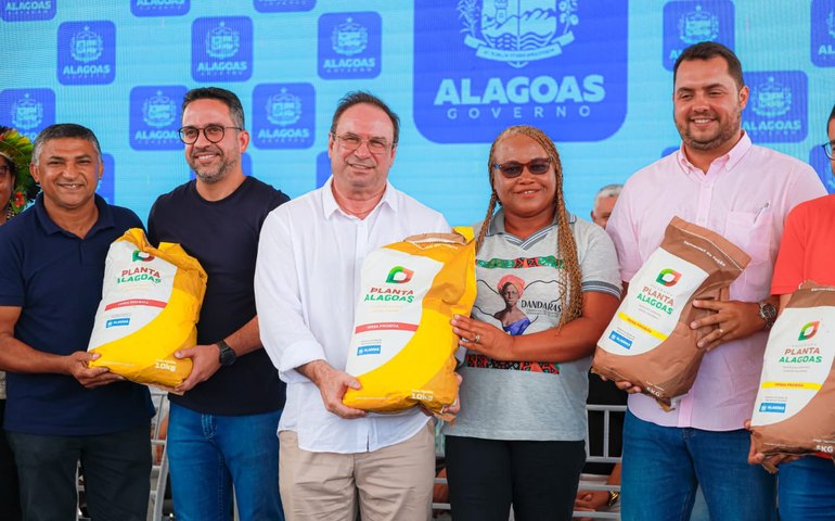 Parceria beneficia mais de mil agricultores com entrega de sementes em Arapiraca