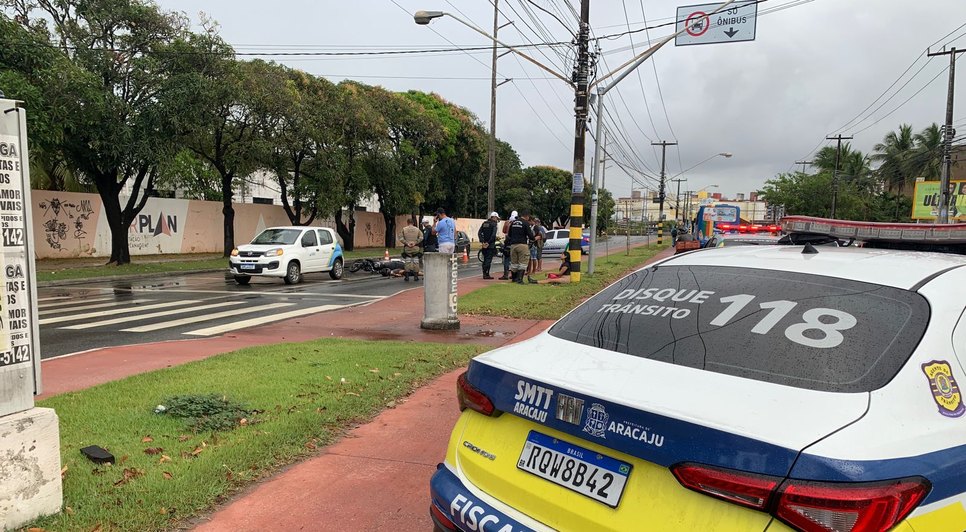 Acidente deixa motociclista morto e passageira ferida na Zona Sul de Aracaju / Foto: Foto: SMTT/Aracaju