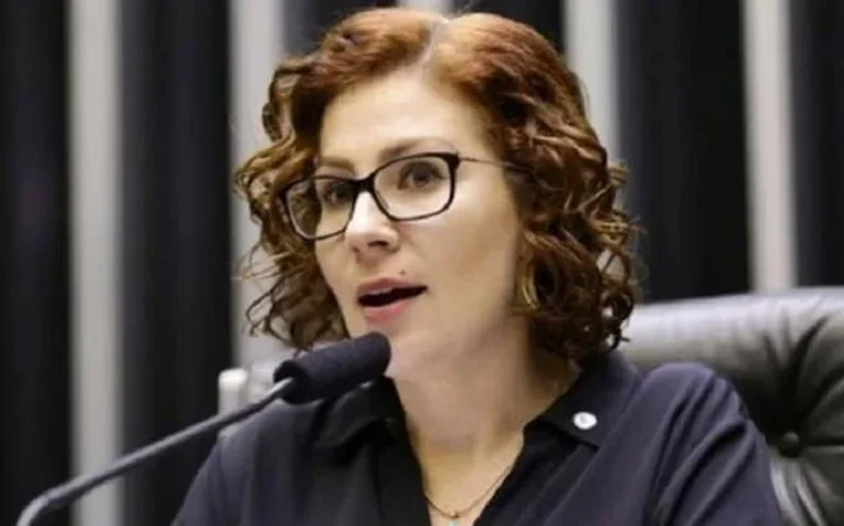 Renúncia de Zambelli: Motta conversou com líderes do PL e familiares da parlamentar em busca de saída, dizem aliados