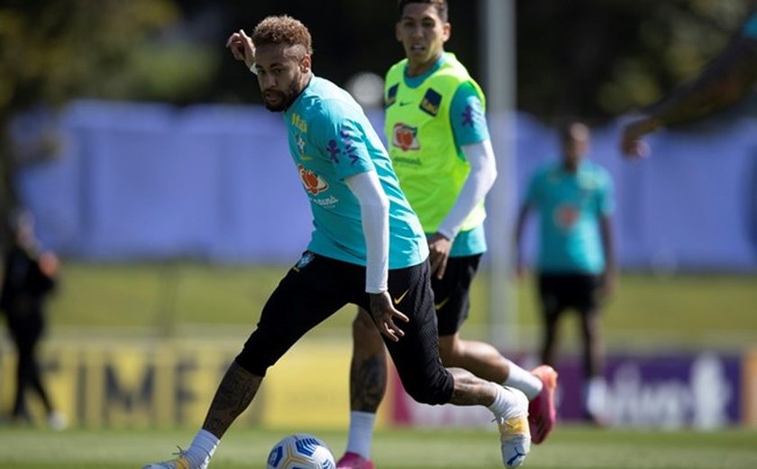 Seleção brasileira faz último treino antes de viagem para jogo em Porto Alegre