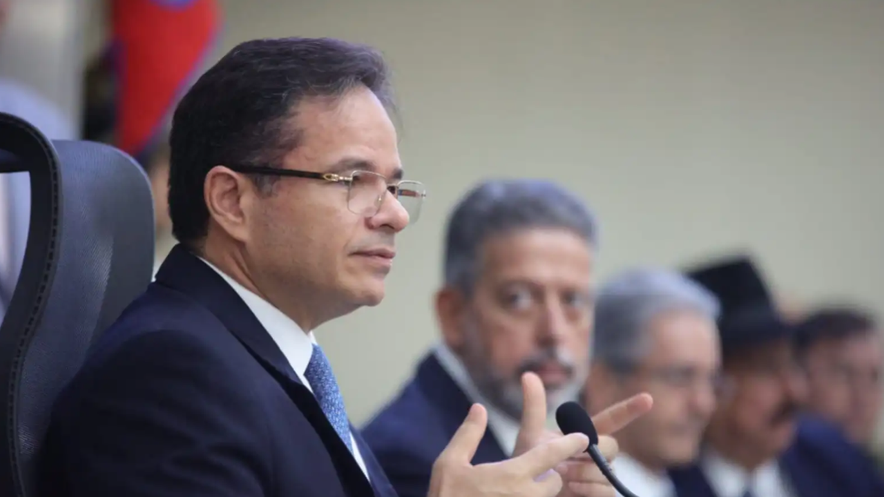 (Re)aproximação de Lira e MV soa como recado para Calheiros sobre 2026