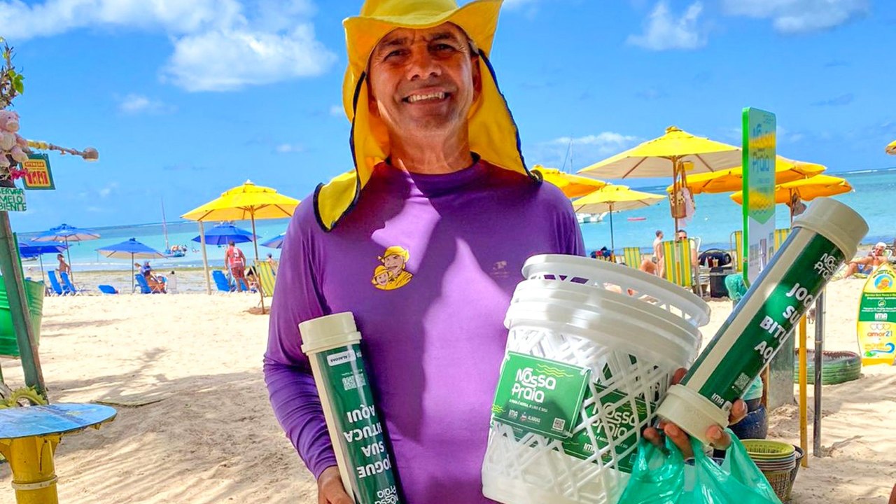 IMA instala lixeiras e distribui porta-bitucas e sacolas em praias de Maceió e São Miguel dos Milagres