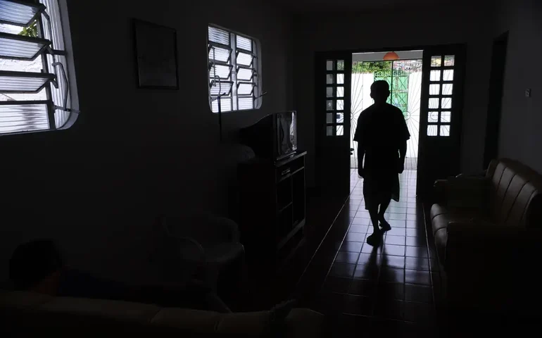Psiquiatras lançam cartilha para ensinar influenciadores a falar sobre saúde mental e suicídio
