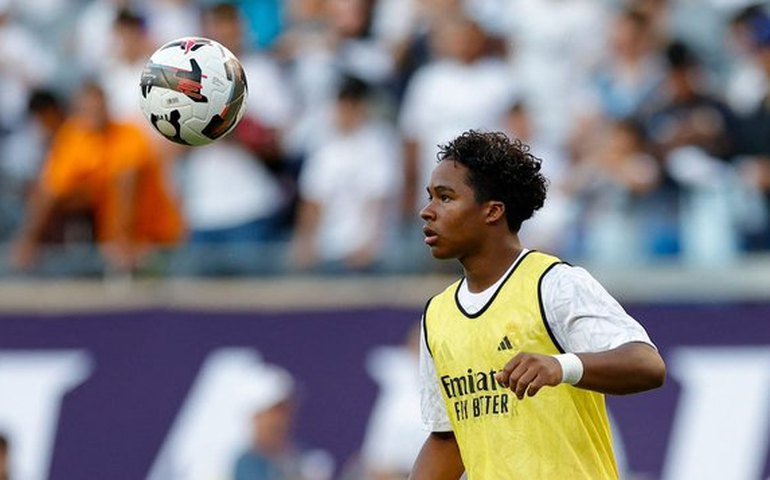 'Endrick começa a se parecer com Vitor Roque no Barça', diz jornal espanhol