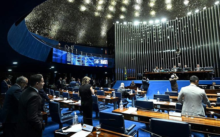 Plenário adia votação de projetos sobre criação de fundos da Justiça