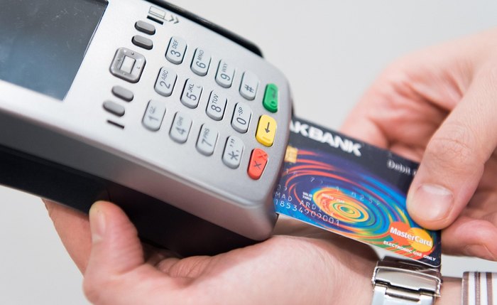 Pesquisa da Serasa mostra como os brasileiros lidam com parcelamento