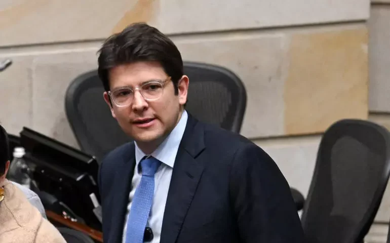 Ataque contra Uribe pode envolver de execução a rixas políticas