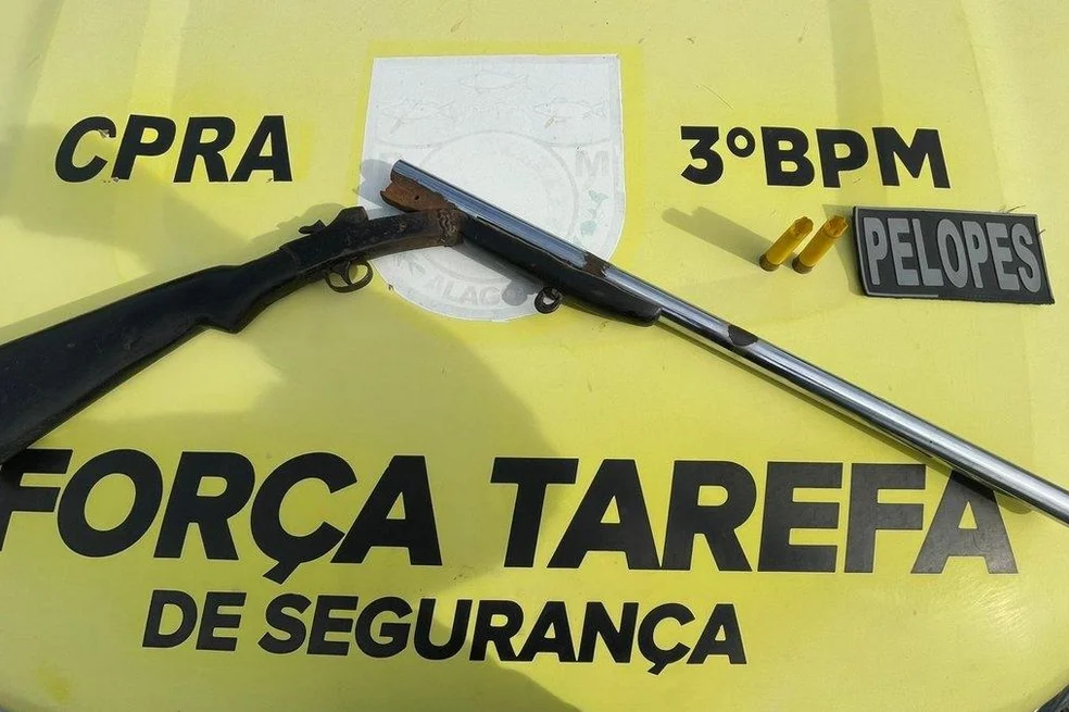 Homem é preso com espingarda após denúncia de tráfico em Arapiraca