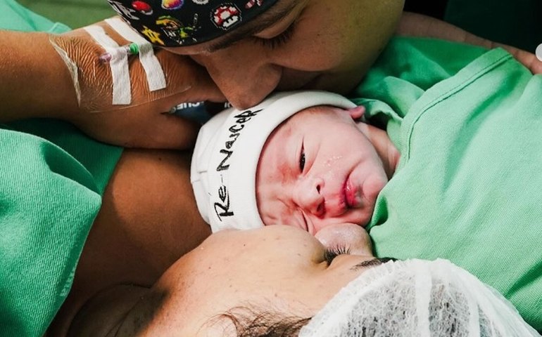 Nasce o bebê do cantor João Gomes e da influencer Ary Mirelle