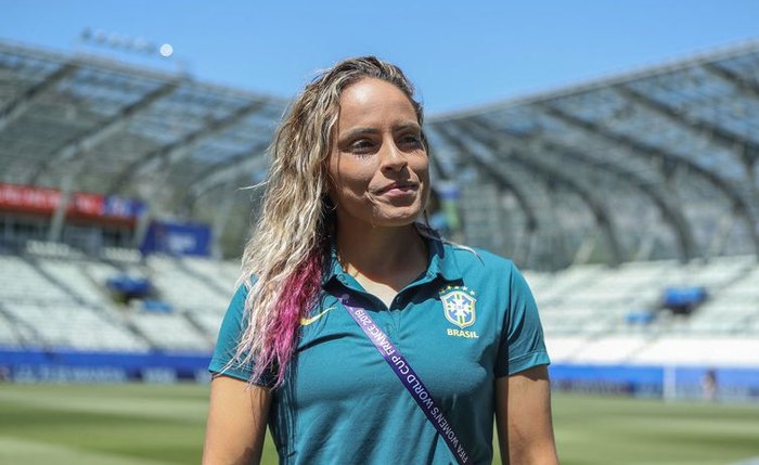 A zagueira Mônica será a capitã da seleção brasileira