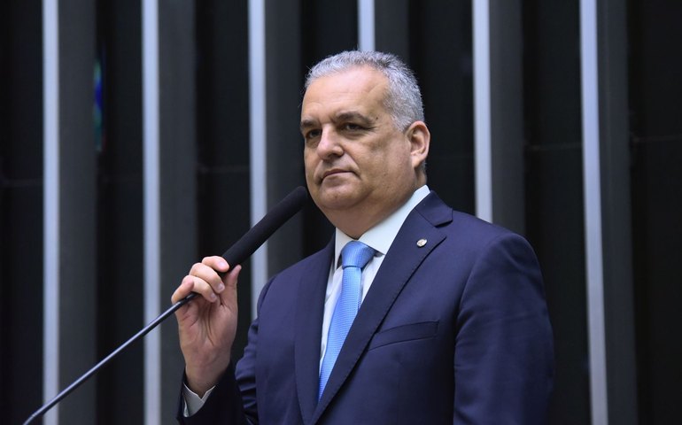 Alfredo Gaspar comunica a Alexandre de Moraes adiamento de visita a Jair Bolsonaro