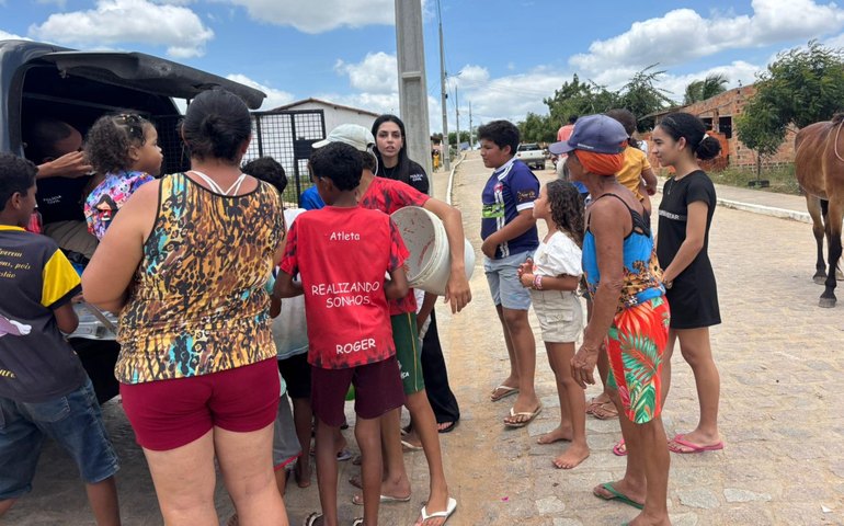 Polícia Civil promove ação solidária em comemoração ao Dia das Crianças no Sertão de Alagoas