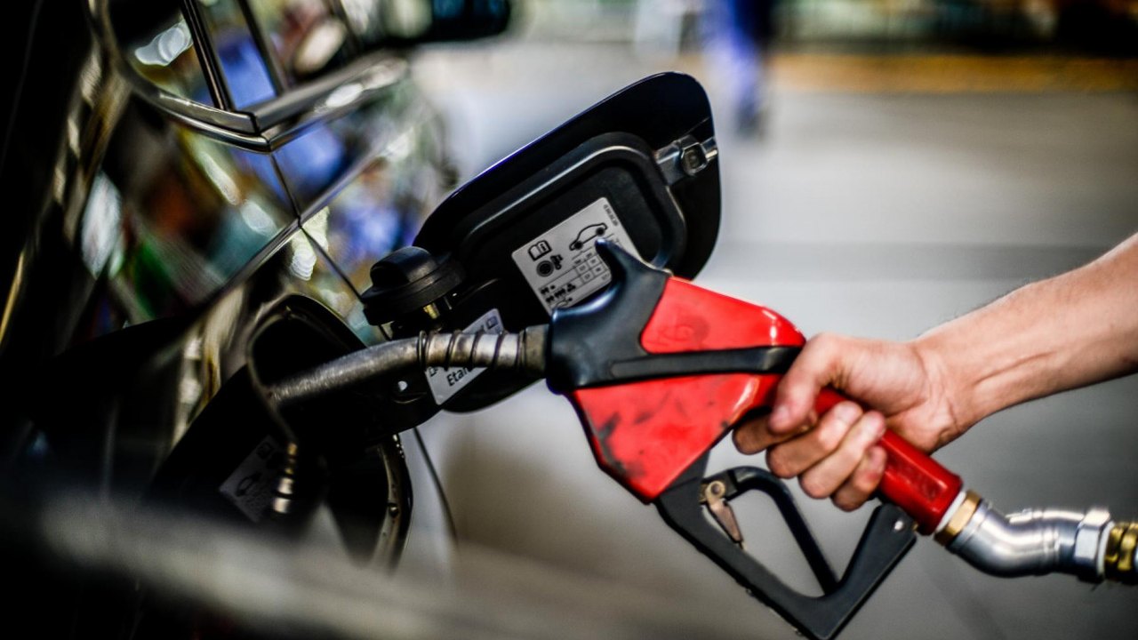 Gasolina em refinaria privatizada na BA custa 27,4% mais que a da Petrobras