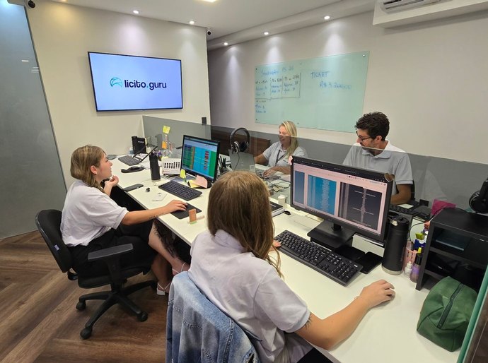 Inteligência artificial especializada busca reduzir burocracia e insegurança jurídica nas licitações públicas