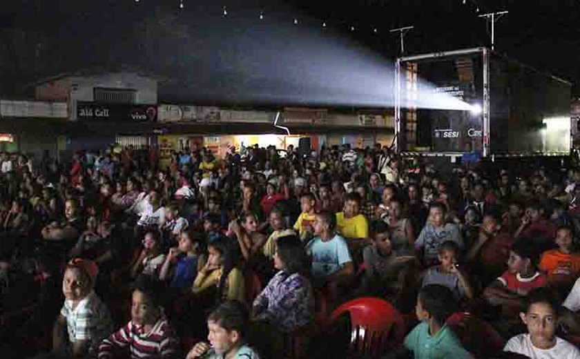 Fim de semana terá Cine Sesi em praça pública de Paripueira