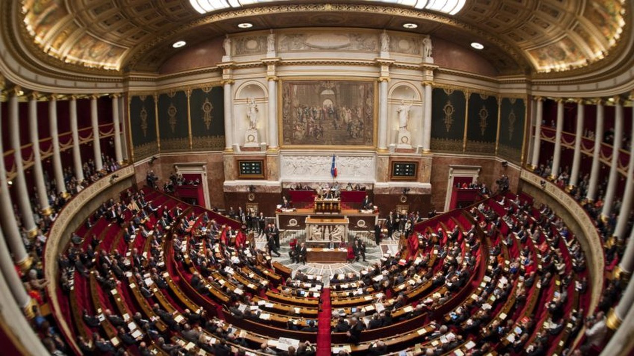 Assembleia Nacional da França começa a escolher novo presidente da Casa em meio a caos político