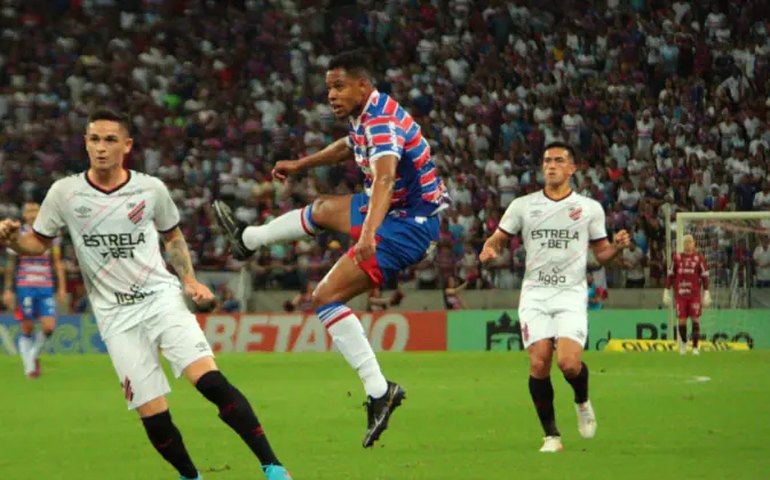 Fortaleza empata com Athletico-PR e segue sem vencer em casa no Brasileirão