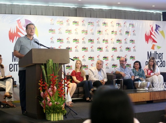 Renan prestigia lançamento do programa Mulher em Ação