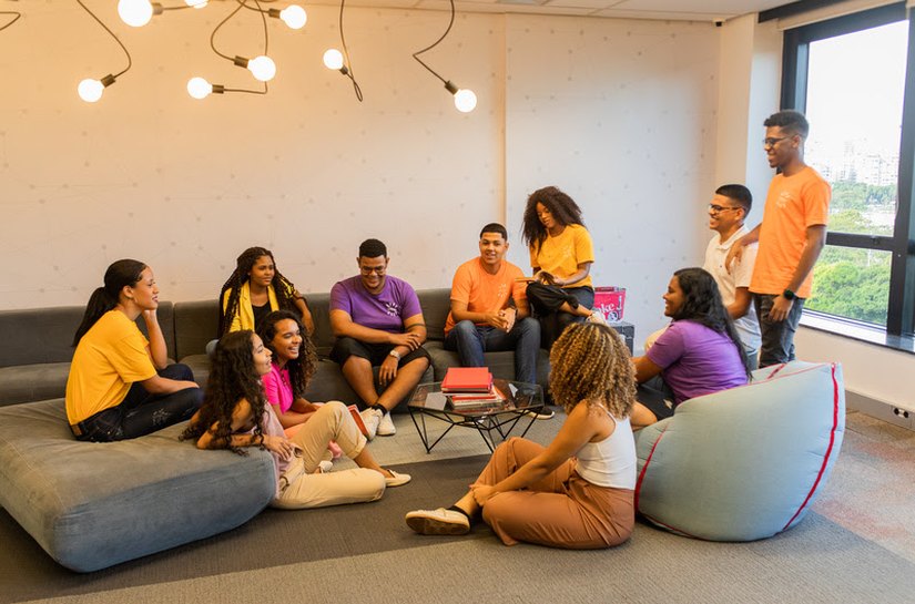 Coletivo Coca-Cola Jovem tem 15 mil vagas abertas e conexão com mercado de trabalho
