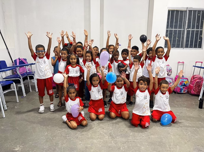 Ano letivo começa com fardamento novo para 11 mil alunos da rede municipal de Penedo