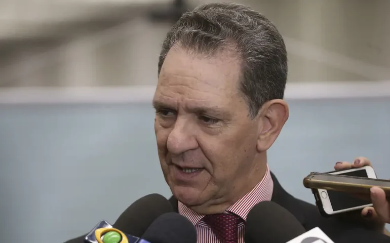 Ministro do STJ denuncia tentativas de interferência em julgamentos e alerta para 'venda de votos'