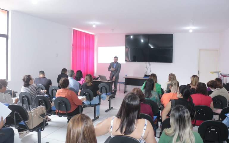 Gestores escolares recebem cursos de qualificação em Palmeira dos Índios