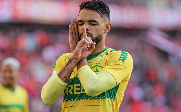 Deyverson marca e Cuiabá vence Internacional de virada no Beira-Rio