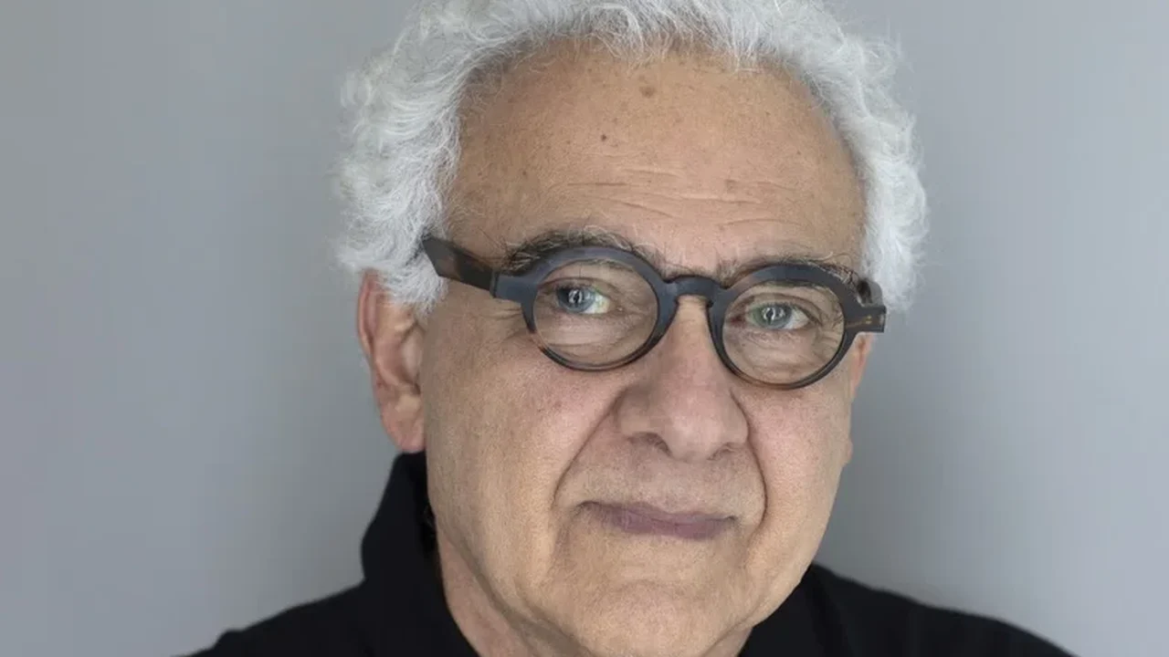 O intelectual não deve ficar calado, porque o silêncio é cúmplice da barbárie, diz Hatoum