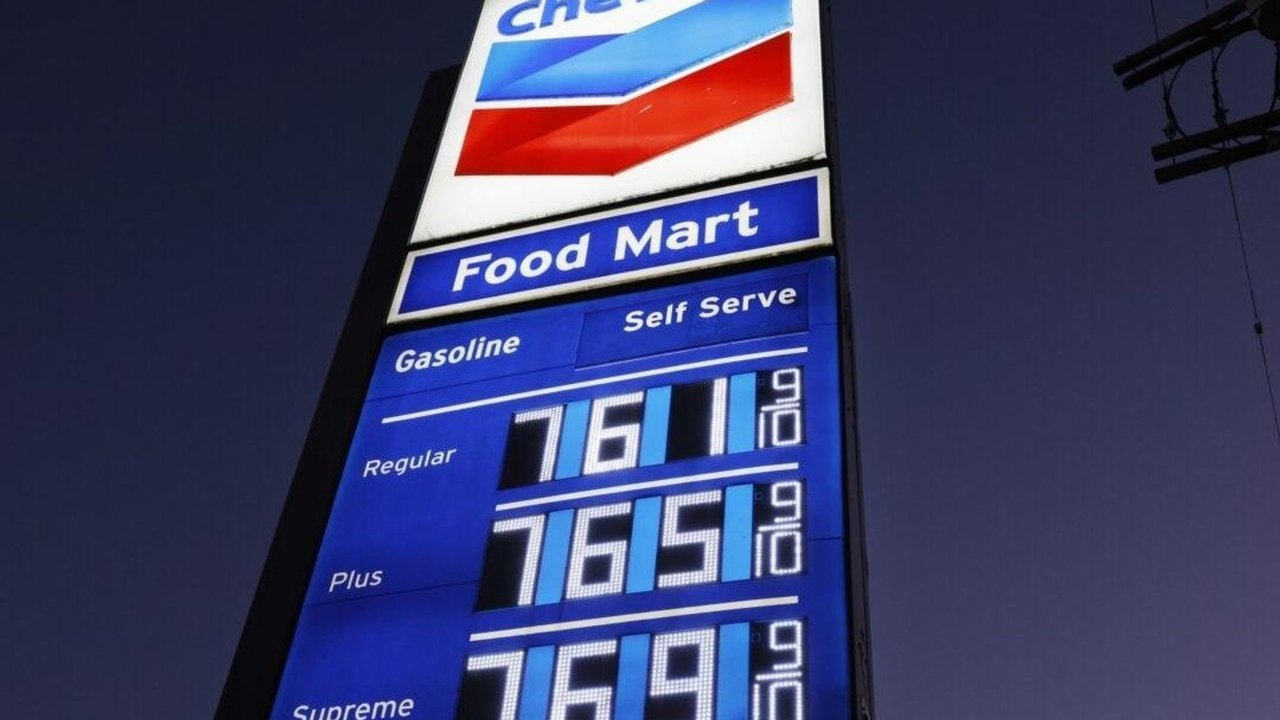 Preços da gasolina nos EUA disparam quase 35% desde o início do conflito com o Irã