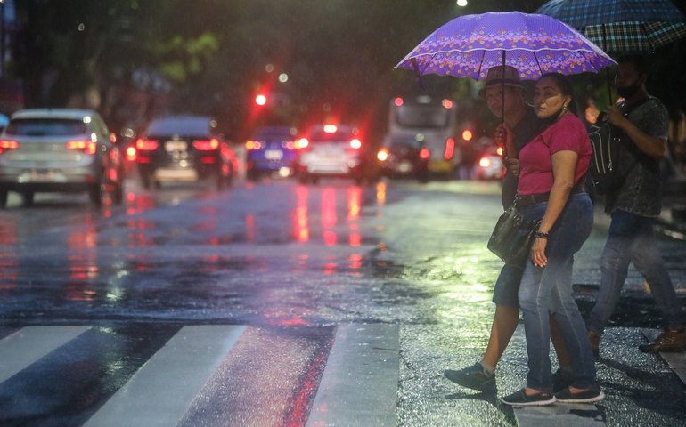 Inmet emite alerta de chuvas intensas para Norte, Nordeste e Centro-Oeste