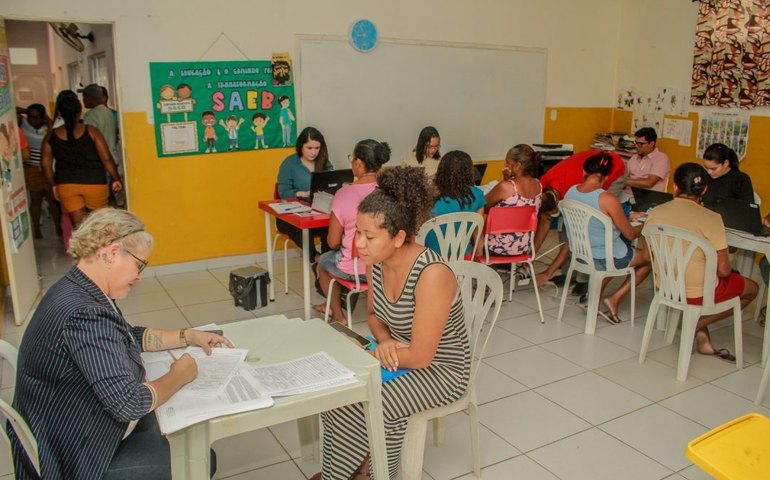 Governo de Alagoas e Prefeitura de Penedo levam serviços para moradores do Tabuleiro dos Negros