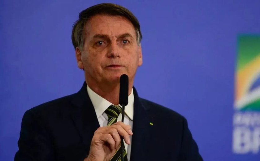 Bolsonaro faz cerimônia para sancionar projeto que altera rol taxativo da ANS
