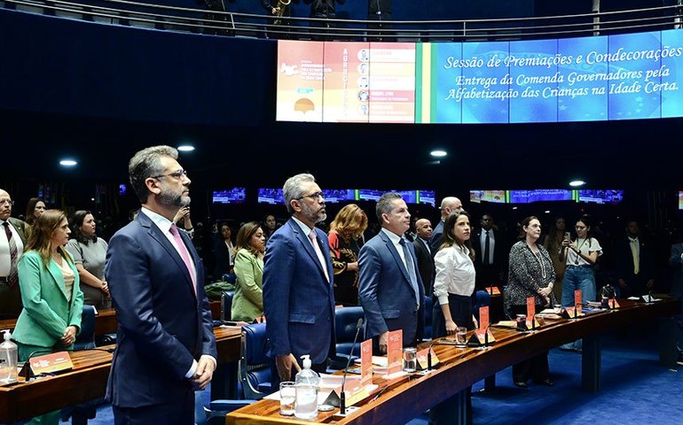 Senado premia governadores por avanços na alfabetização infantil